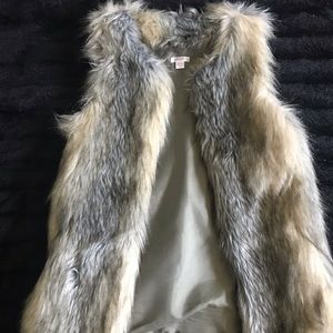 Xhilaration Jackets & Coats - Faux Fur Sleeveless Coat Xhilaration Jackets & Coats - Faux Fur Sleeveless Coat